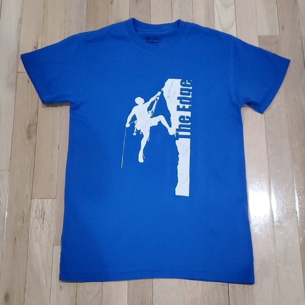 Gildan boy's t-shirt.  Size S